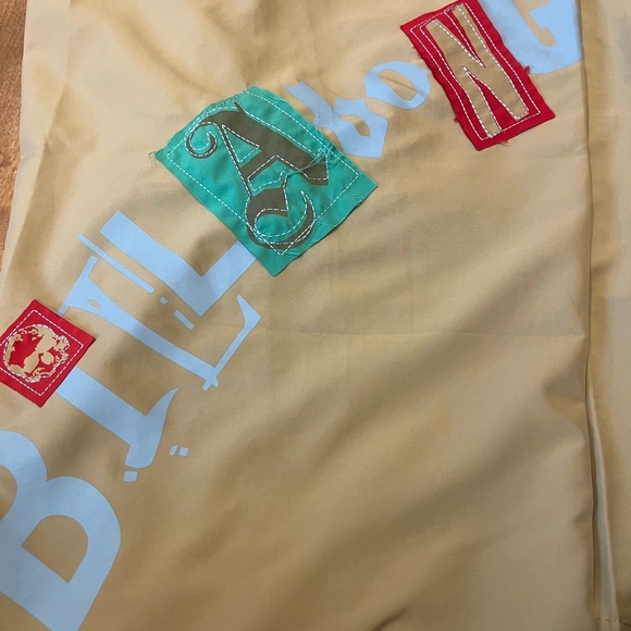 Three designer cargo Bermuda shorts for men, Nike, billabong and Tommy Hilfiger - Picture 15 of 16